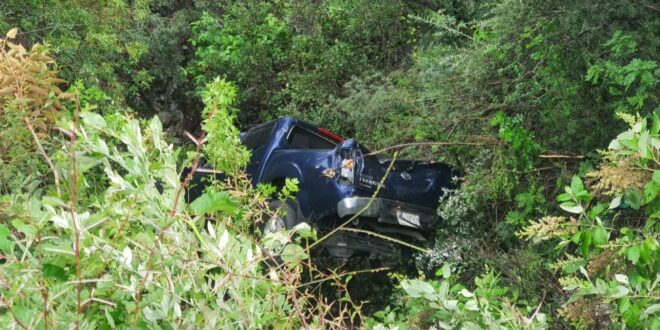 Se desbarranca vehículo en Carretera Iturbide Galeana Círculo