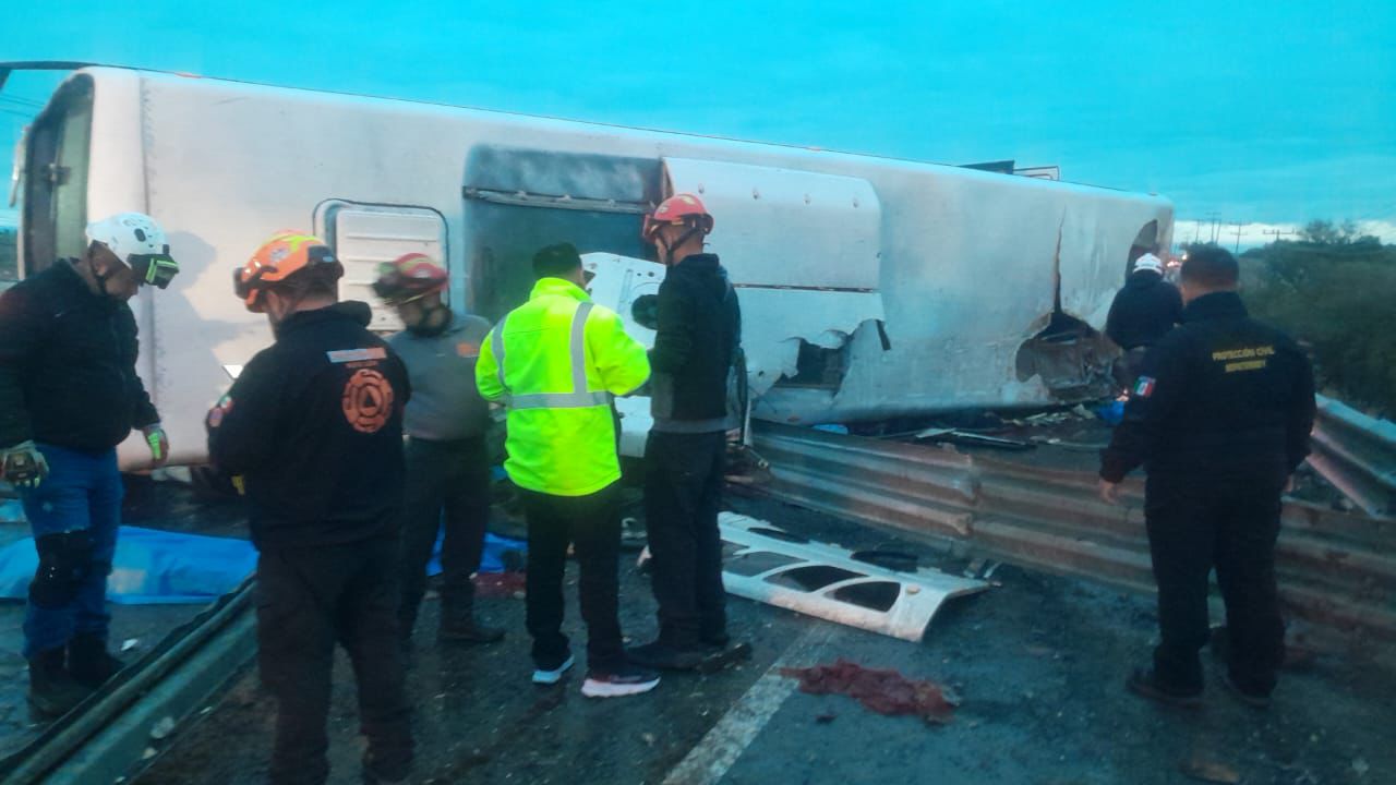 Fatal volcadura en la carretera Miguel Alemán deja ocho personas sin ...
