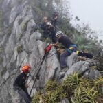 Rescatan a hombre que cayó 30 metros al intentar recuperar un dron en el Cerro de las Mitras