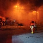 Incendio consume bodegas de empresa cafetalera en Monterrey; no hay lesionados
