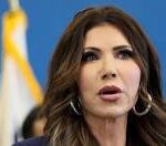 Trump destituye a Kristi Noem como secretaria de Seguridad Nacional 