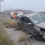Vuelca vehículo en la carretera Monterrey–Saltillo; deja un lesionado leve
