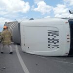 Vuelca pipa con combustible en Apodaca; reportan derrame sin lesionados