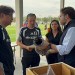 Tigres ofrece disculpa a Japón con simbólico regalo tras polémica por estado de las canchas