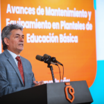 Analizan endurecer reglas: escuelas de Nuevo León podrían negar acceso con celulares