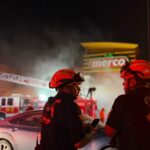 Incendio en tienda Merco moviliza a cuerpos de auxilio en Monterrey; evacúan viviendas cercanas
