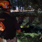 Localizan camioneta dentro de arroyo en Monterrey; no hay personas lesionadas