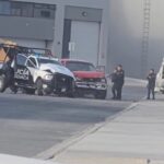 Tras persecución y balacera, detienen a conductor que irrumpió en plaza comercial de Apodaca