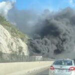 Aparatoso accidente en Los Chorros colapsa la carretera 57; tráileres se incendian