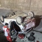 Muere conductor tras volcadura en canalón de Escobedo