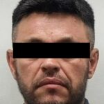 Detienen a hombre ligado al abandono de dos cuerpos en vehículo en Monterrey