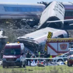 Al menos 64 muertos en el choque de trenes de alta velocidad en España