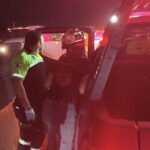 Conductor resulta sin lesiones de gravedad tras quedar entre dos tráileres
