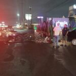 Choque entre dos vehículos deja daños en barda en la colonia Gran Vía Cumbres