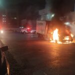 Incendio consume camioneta que transportaba quesos en Monterrey