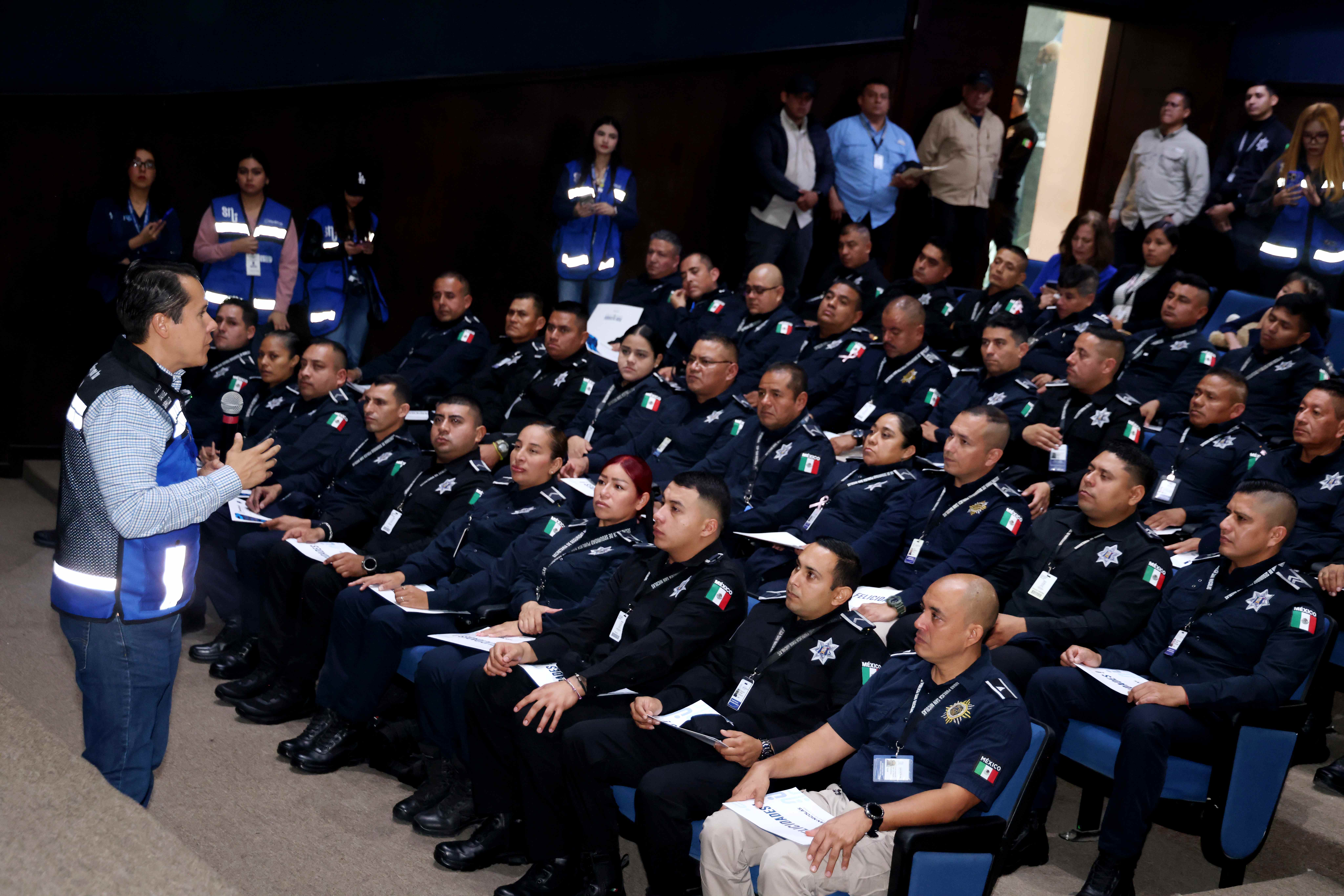 Anuncia Daniel Carrillo aumento salarial de 12.5% para policías
