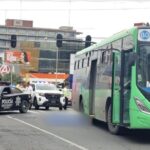 Muere peatón tras ser atropellado por camión urbano en el Centro de Monterrey NL
