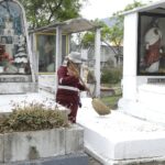 Escobedo prepara sus panteones para el Día de Muertos