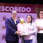 Escobedo entrega kits oncológicos a mujeres de Casa en Rosa