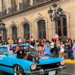 La lluvia no detuvo el Desfile de Calaveras en el centro de Monterrey NL
