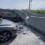 Colapsa puente peatonal sobre vehículo en avenida Constitución; empresa asumirá daños